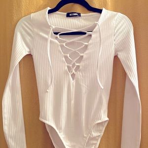 Long sleeve lace up onesie 🤍